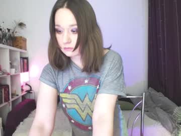 Eviecuster Chaturbate stream image from April 25, 2025