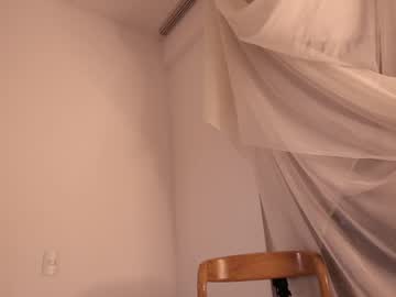 Gia_Curly Chaturbate stream image from April 25, 2025
