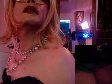 Hotsuzyluv Chaturbate stream image from April 26, 2025