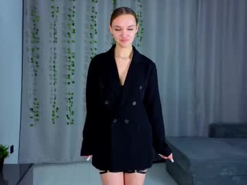 Loraedwards Chaturbate stream image from April 26, 2025