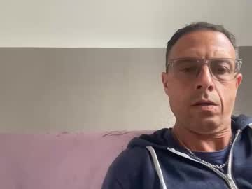 Brosey19 Chaturbate stream image from April 26, 2025