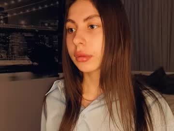 Dollyluvs Chaturbate stream image from April 26, 2025