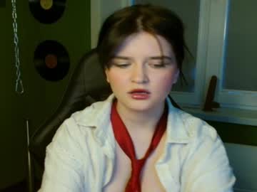 Emilyblyde Chaturbate stream image from April 26, 2025