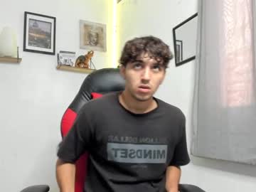 Hades_Snow Chaturbate stream image from April 26, 2025