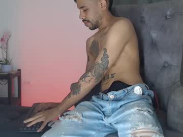 Almostattoo Chaturbate stream image from April 26, 2025