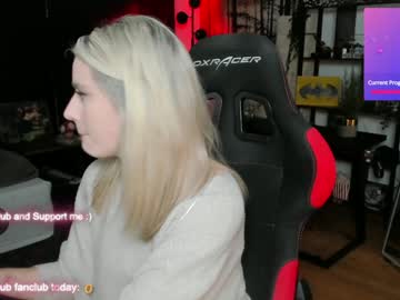 Kimilee22 Chaturbate stream image from April 26, 2025