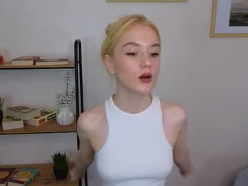 Helen_Barrett Chaturbate stream image from April 26, 2025