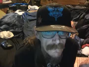 Dozenloki Chaturbate stream image from April 26, 2025