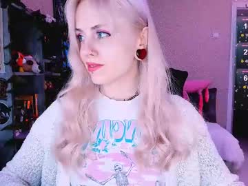 Nanitamoore Chaturbate stream image from April 26, 2025