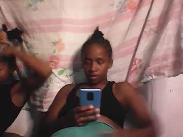 Thinaa Chaturbate stream image from April 26, 2025