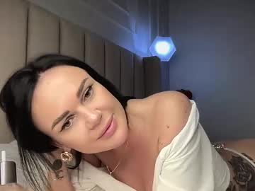 Viinlove Chaturbate stream image from April 26, 2025