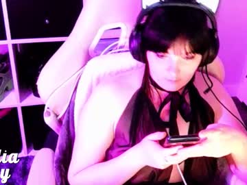 Ameliaivory Chaturbate stream image from April 27, 2025