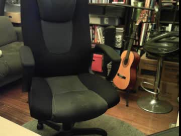 Aussiebumm Chaturbate stream image from April 27, 2025