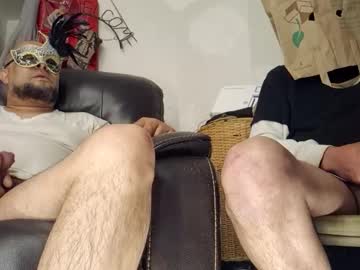 Beesnuts4u Chaturbate stream image from April 27, 2025