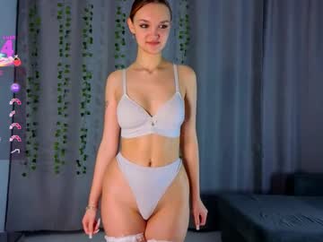 Loraedwards Chaturbate stream image from April 27, 2025