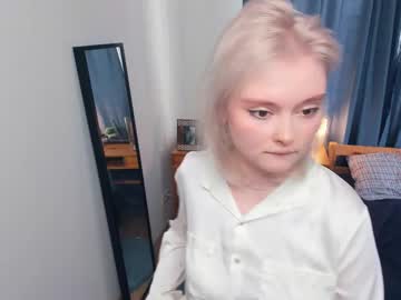 Lorabisbee Chaturbate stream image from April 27, 2025