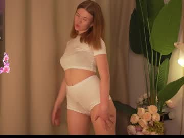Lilmiia Chaturbate stream image from April 27, 2025