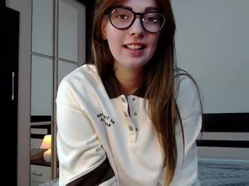 Aliceinlovee Chaturbate stream image from April 27, 2025