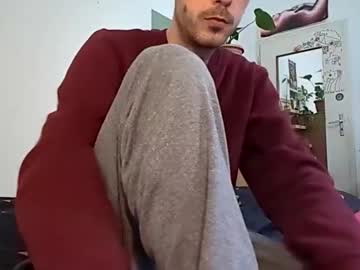 Hitmenoww Chaturbate stream image from April 27, 2025