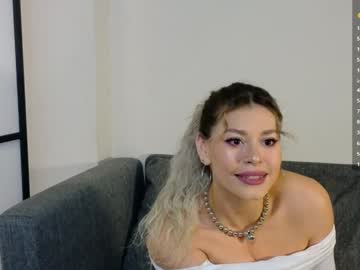 Rainaslater Chaturbate stream image from April 27, 2025