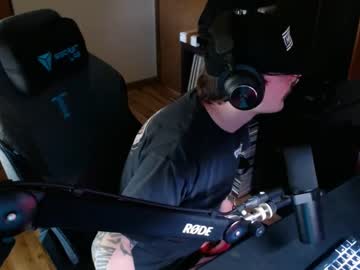 Alexlong20 Chaturbate stream image from April 27, 2025