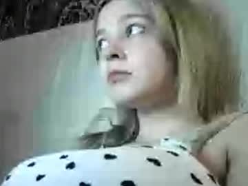 Cloverdangerfield Chaturbate stream image from April 27, 2025