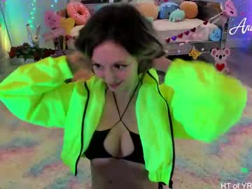 Arianina Chaturbate stream image from April 28, 2025