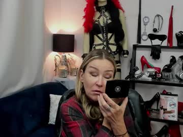 Crystalxohotty Chaturbate stream image from April 28, 2025
