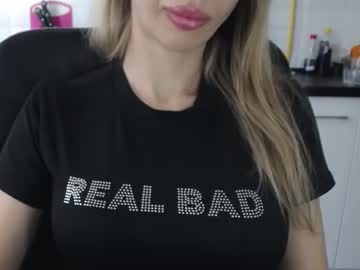 Coolgirl4u Chaturbate stream image from April 28, 2025
