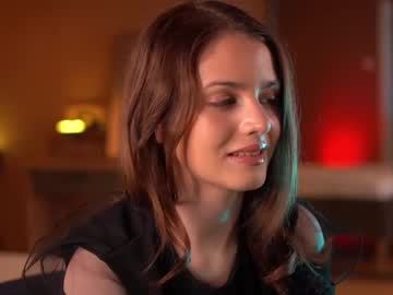 Raisadoll Chaturbate stream image from April 28, 2025