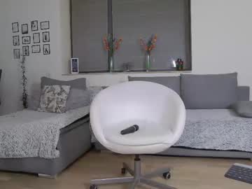 Madellinne Chaturbate stream image from April 28, 2025
