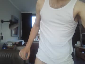 Hornyboyivar Chaturbate stream image from April 28, 2025