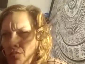 Myownqueen100 Chaturbate stream image from April 28, 2025