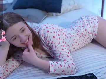 Lilmiia Chaturbate stream image from April 28, 2025