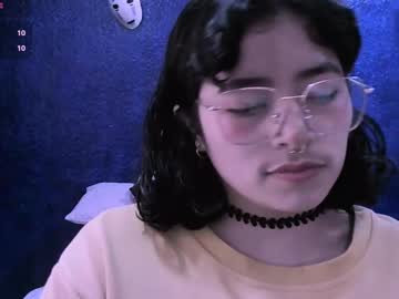 Ninayellow Chaturbate stream image from April 28, 2025
