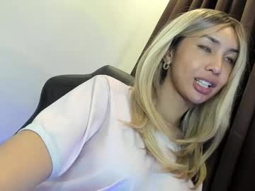 Reevasavage Chaturbate stream image from April 28, 2025
