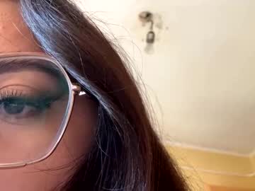 Averinaarina90 Chaturbate stream image from April 28, 2025