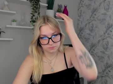 Selenaa_Lux Chaturbate stream image from April 28, 2025