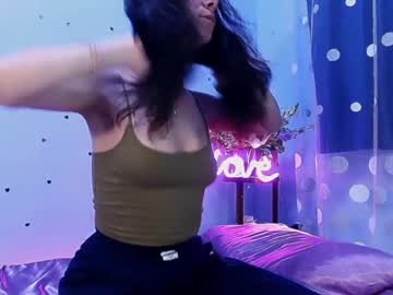 Bellaqueen0701 Chaturbate stream image from April 28, 2025