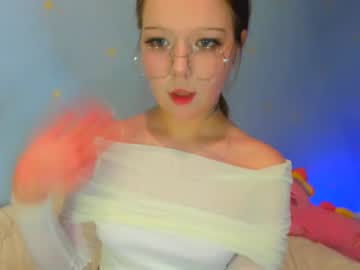 Melmooon Chaturbate stream image from April 28, 2025