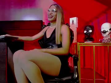 Mikaelarubia Chaturbate stream image from April 28, 2025
