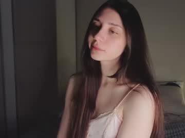 2insensitive Chaturbate stream image from April 28, 2025