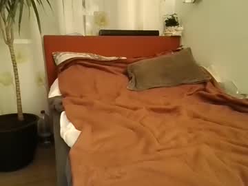 Lovemannylon Chaturbate stream image from April 28, 2025