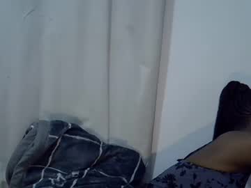 Pettitelavine Chaturbate stream image from April 28, 2025