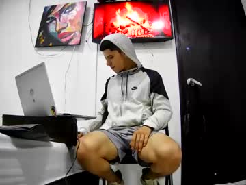 Delglo Chaturbate stream image from April 29, 2025