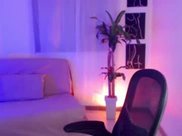 Omgzarah Chaturbate stream image from April 29, 2025