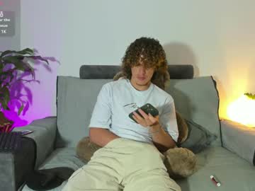 All3x4ndro Chaturbate stream image from April 29, 2025