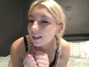 Abbiewhite Chaturbate stream image from April 29, 2025