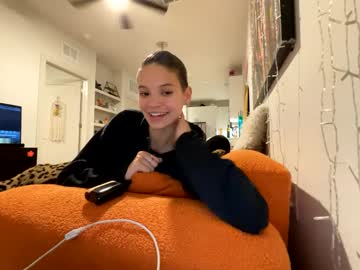 Angelia01m Chaturbate stream image from April 29, 2025