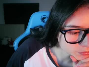 Emahot_ Chaturbate stream image from April 29, 2025